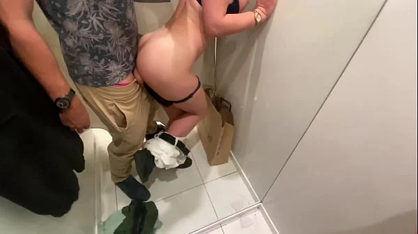 Risky fuck in changing room wiht beauty teen