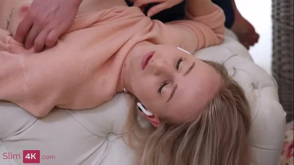 Hanna Rey DP by two guys on the bed